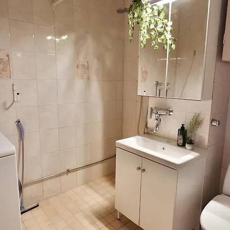 Apartment Spacious In Tranquil With Balcony And Free Parking *
