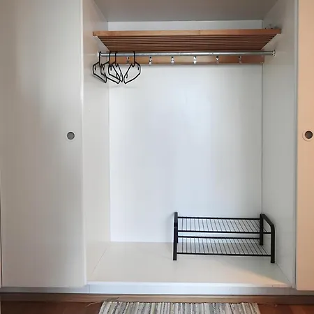 Spacious In Tranquil With Balcony And Free Parking *