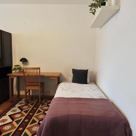 Spacious In Tranquil With Balcony And Free Parking *