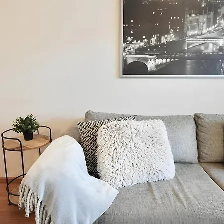 Spacious In Tranquil With Balcony And Free Parking Apartment *