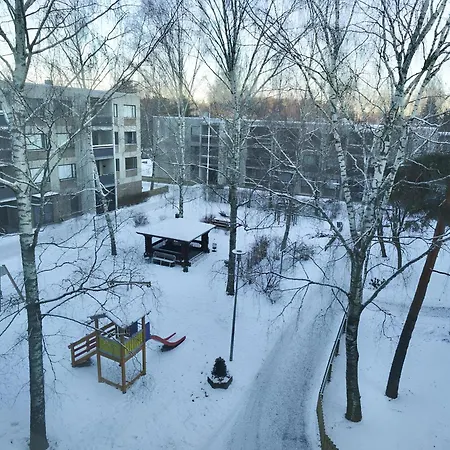 Huoneisto Spacious In Tranquil With Balcony And Free Parking *