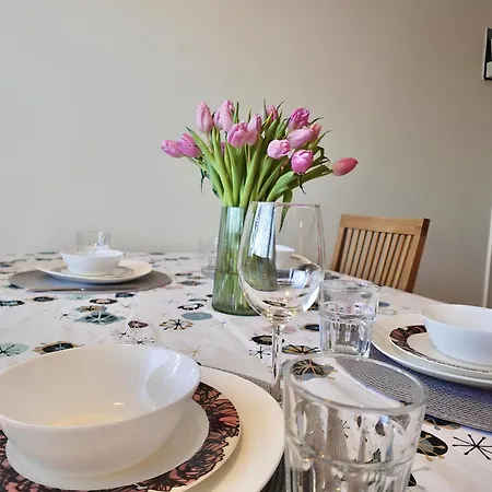 Spacious In Tranquil With Balcony And Free Parking *
